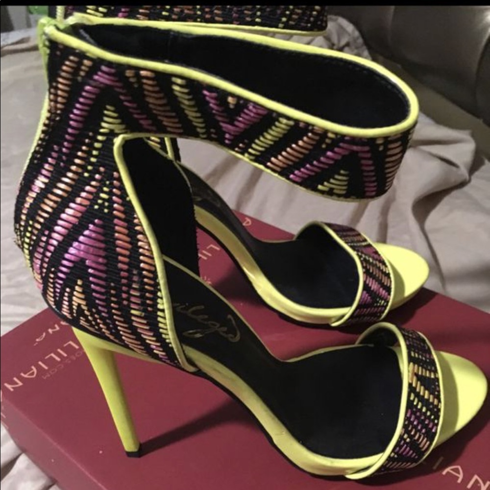 Heels - Picture 4 of 4